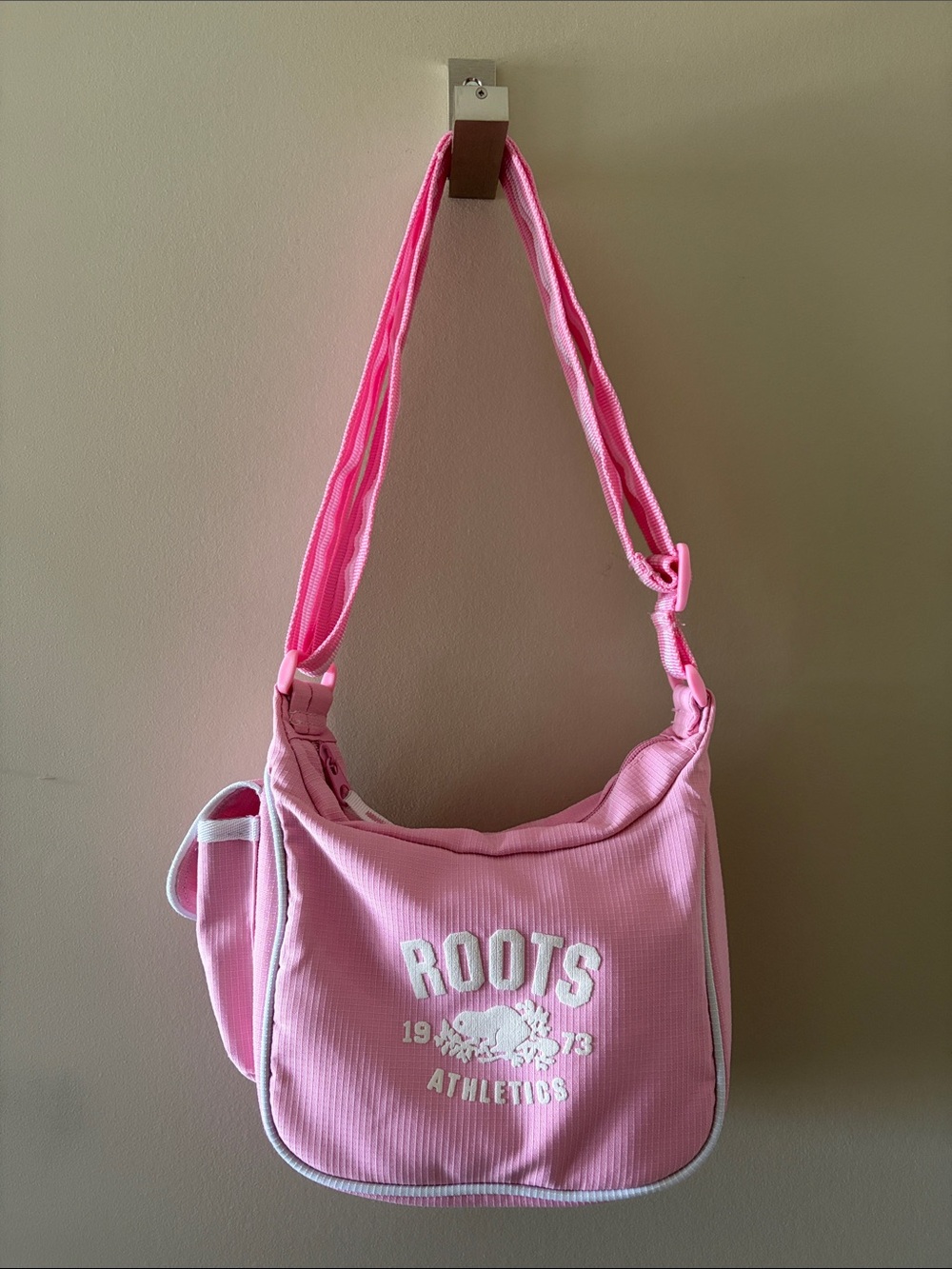 Roots Pink Shoulder Bag with phone pocket!!